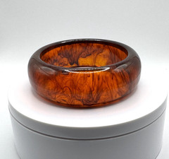 Gorgeous marbled root beer Lucite bracelet; 2.4 ounces; 7.75 inch wrist