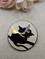 Vintage MMA Metropolitan Museum Of Art Black Enamel Black Cat Round Brooch Pin