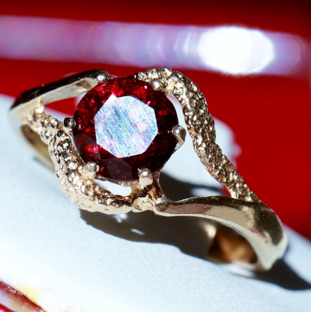 14k yellow gold ring 1.00ct Bohemian garnet sz 6 solitaire vintage 2.40g N3159
