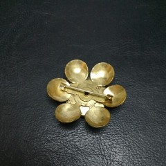 Vintage/Antique Flower Brooch Blue Glass C Clasp Brass. 8325