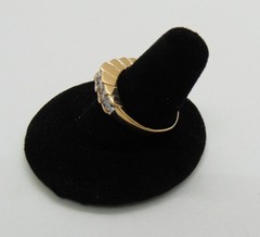 14kt Gold Ring 3.9 Grams 7 Diamonds .33cttw Size 8