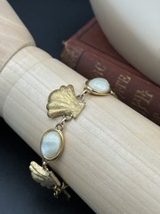 VTG 1980’s MONET 3 Piece Set Gold-tone Shell Necklace Bracelet Clip-on Earrings