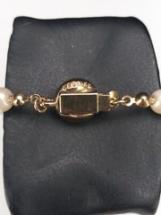CAROLEE Gold Tone Hand Knotted White Faux Pearls Box Closure Size 7 Bracelet