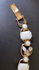 Vintage Juliana DeLizza & Elster D&E 5 Link Bracelet Unsigned White Milk Glass