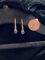 1960s Crystal Teardrop Clip On Earrings, Subtle Sophisticated, Understated￼