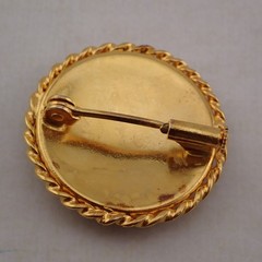 Vintage Miniature Damascene Trombone Clasp Round Domed Pin Brooch