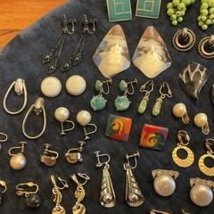 HUGE Lot Vintage Clip On Screw back Earrings Gold Tone Silver Tone 47 Pairs