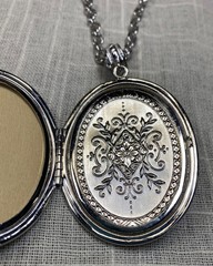 Vintage Whiting & Davis Locket Necklace Pendant 50s Floral Repousse Detail 28in