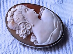 LARGE ESTATE VINTAGE SHELL CAMEO BROOCH – PENDANT IN SILVER TONE SETTING 1 3/4″