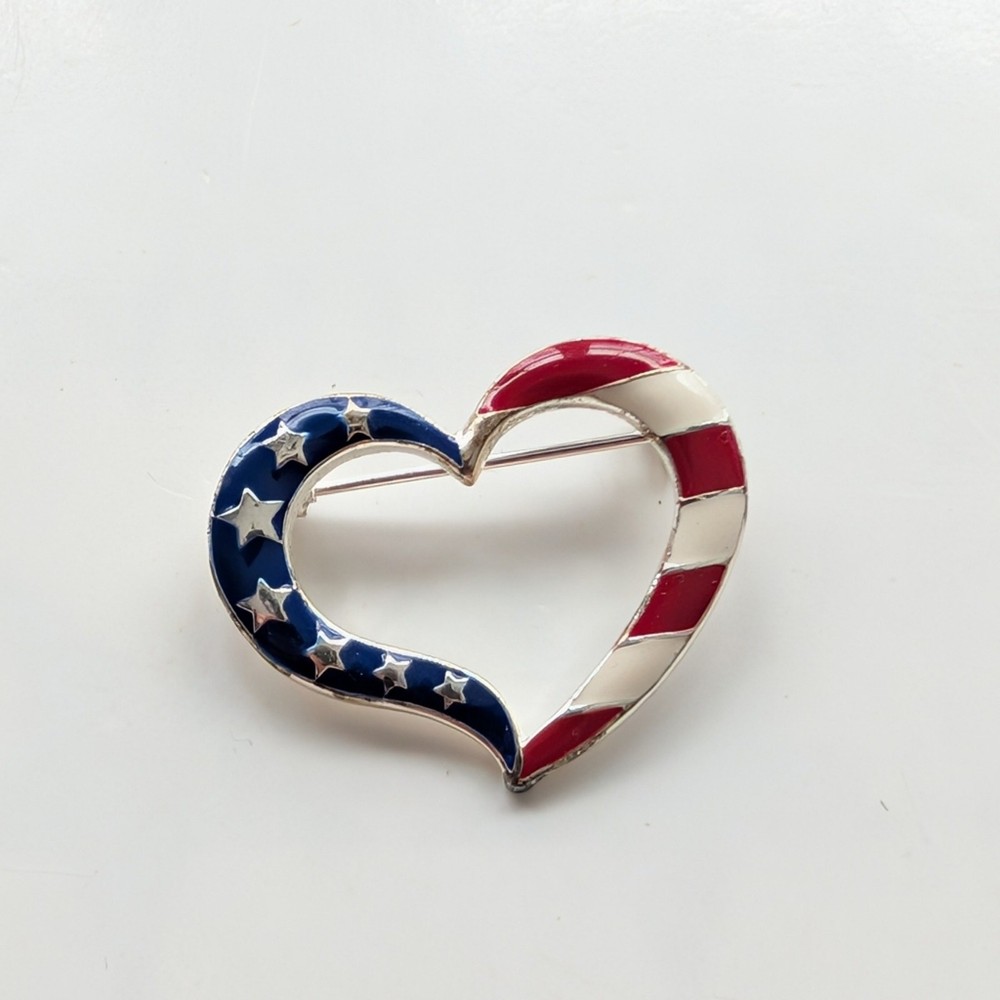Vintage Avon Silver Plated Patriotic American Flag Collectible Heart Pin Brooch