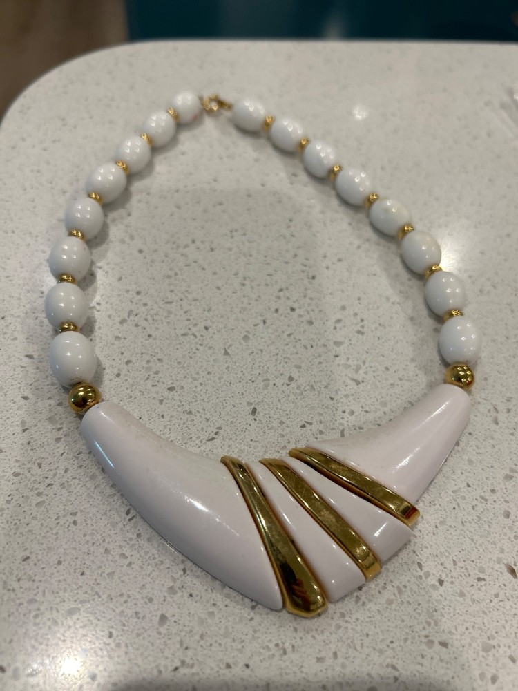 Vintage Signed Crown Trifari White Enamel Choker Necklace (3155)
