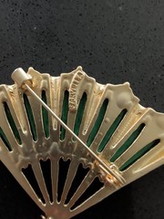Vtg Marvella Oriental Hand Fan Brooch Faux Jade Green Glass Gold Tone 1960s S85