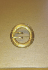 Antique AE & Co. (Bliss Bros?) Gold Tone Buckle Style Brooch 1 13/16″