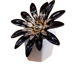Vintage Sarah Coventry Flower Brooch Black Enamel Gold Tone Metal Big 3-1/8″
