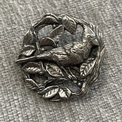 Cardinal BIRDS AND BLOOMS Limited Edition 1999 Vintage Pin Silver Leaves