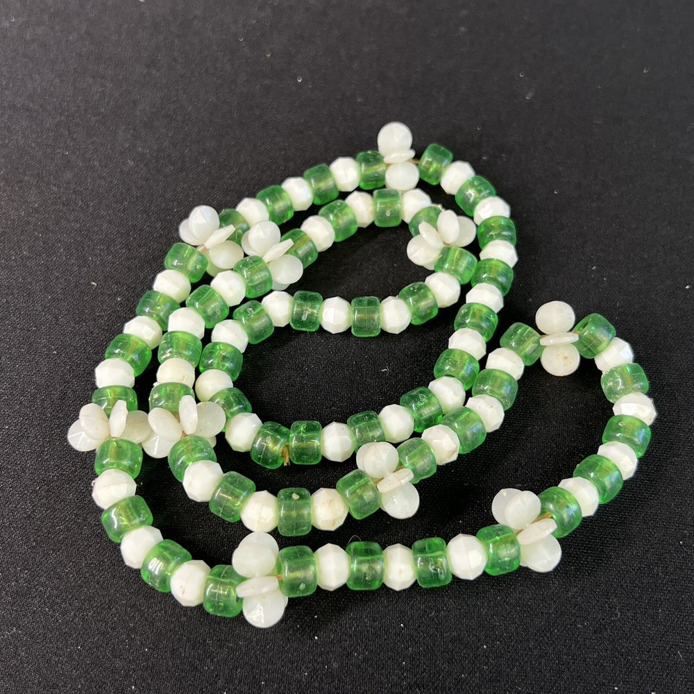 Vintage 1950’s White And Green Plastic Flower Beaded Necklace 28”