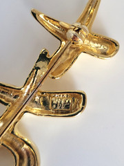 Gold Tone Heart Hgs & Kisses Brooch Signed AAI 3″