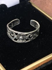 .925 Sterling Silver Stamped Flower Pinky/Toe Ring – Vintage Estate 6.9 Ct