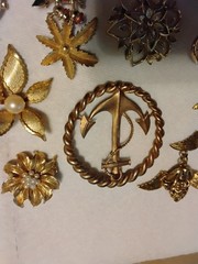 VARIETY OF VINTAGE BROOCHES LOT 21PC wear, repair, parts