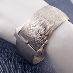 Vintage Brushed Silver Tone 1″ Wide Wrap Tension Close 7″ Belt Bracelet