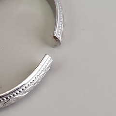 Vintage Whiting Davis Hinged Bangle Bracelet Silver Tone Flower 6.5″
