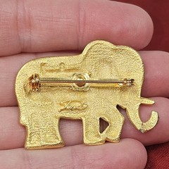 Vintage TONA Signed ELEPHANT BROOCH Gold Toned Metal – Black & Clear Rhinestones