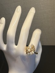 Seta Gold tone cultured freshwater white pearl cluster clear accents ring sz 9