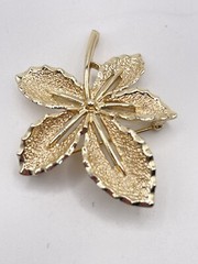 Vintage 1968 Signed Sarah Coventry “Ivy” Gold Tone Brooch Clip Earrings Set