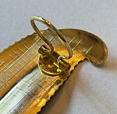 Leaf Feather Hinged Scarf Clip Ring 3.75″ Long Gold Tone Retro Estate Accessory