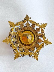 Lilac Purple Austrian Crystal Star Dome Brooch Gold Tone Filigree Glass Pearls