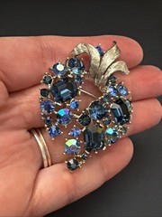 Vintage Lisner Signed Blue Aurora Borealis Rhinestone Brooch Pin