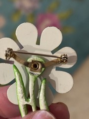 Flower on Stem Daisy Enamel Vintage Pin Brooch Metal J-398