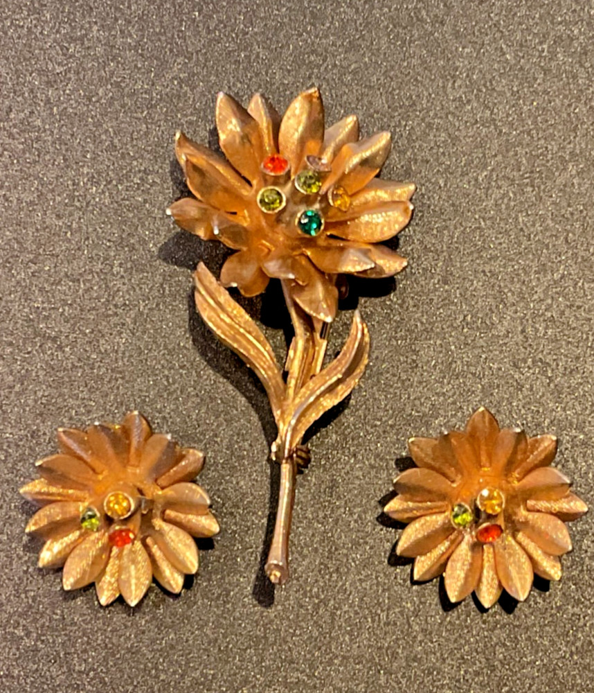 Vintage Gold Tone Multicolor Rhinestone Flower Brooch Pin And Earrings Set