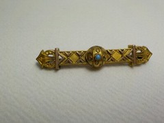 VINTAGE VICTORIAN GOLD FILLED WITH GOLD TOP TRIM BAR BROOCH PIN WITH TURQUOISE