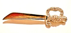 Vintage Rhinestone Sword Brooch Pin Gold Tone Scimitar Saber 3 1/8″ Jewelry