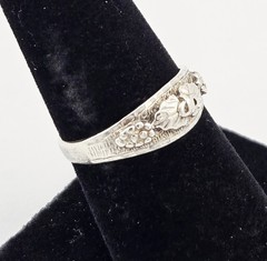 Vintage Landstroms Black Hills Gold Sterling Silver Grape Leaf Ring Size 7 2.7g