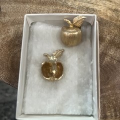 Vintage Apple Earrings Clip On Screw Back Accessocraft N.Y.C. Gold tone 40s/50s