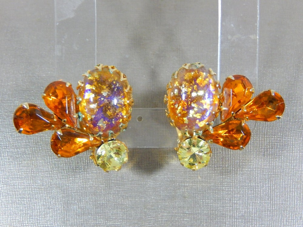 VTG JULIANA D&E GOLD INFUSED ART GLASS TOPAZ & JONQUIL RHINESTONE CLIP EARRINGS