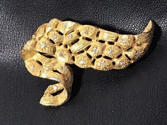 TARA Brooch Aurora Borealis Rhinestones Gold Tone 2.5 inches
