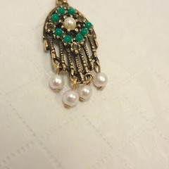 Vtg SARAH COVENTRY Pendant Gold Tone Simulated Emerald & Pearl