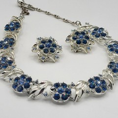 Antique Silvertone Blue Rhinestone Flowers Necklace 15.5in Clip on Earrings 1in