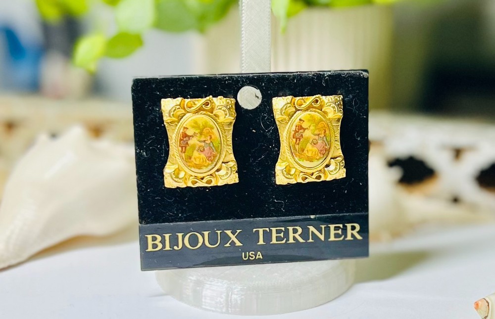 Vintage Bijoux Terner Gold Frame Victorian Picture Clip Earrings w/Original Card