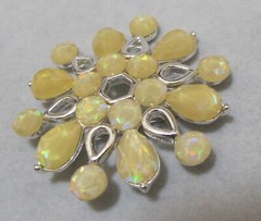 Vtg 2008 Unsigned TRIFARI Yellow Iridescent Acrylic Silver Tone 2” Brooch