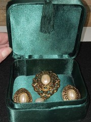 Vintage Faux Pearls Pendant/ Brooch with Earings Set in Small Jewlery Case