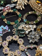 Vintage Jewelry Scrap Lot Repair Craft Harvest Rhinestone Beads Brooches 50+