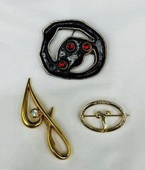 Vtg. Brooch Lot Some Signed Rhinestone, Gold Silver Tone Wear Resell 28pc Monet