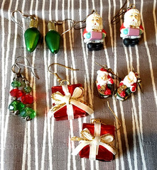 Lot Of 20 Vintage & Mod Christmas Costume Jewelry Pins Earrings Santa Trees Mice