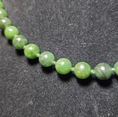 Vtg Hand-Knotted Spinach Green Nephrite Jade Beaded 18″ Fishhook Clasp Necklace