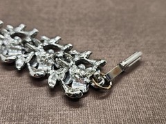 Vintage 1950’s-1960’s? Rhodium Plated Flower Plaque Link 7″ Costume Bracelet