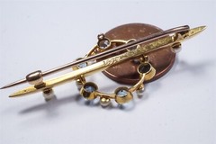 QUALITY ANTIQUE ENGLISH 15K GOLD AQUAMARINE & PEARL BROOCH c1910